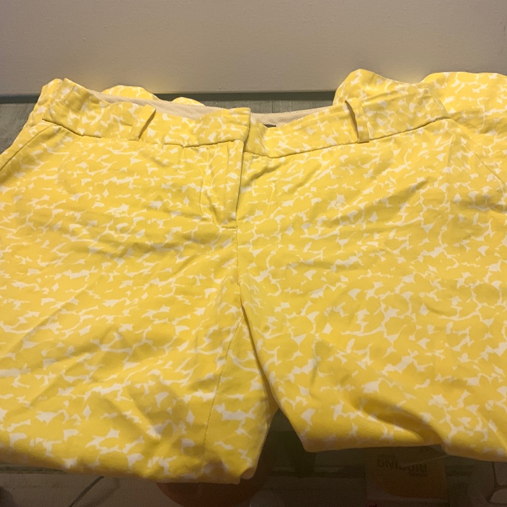 Talbots Capris. Yellow Leaf Pattern.